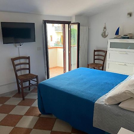 Il Giardino Sul Mare B&B 리바 리구레 외부 사진