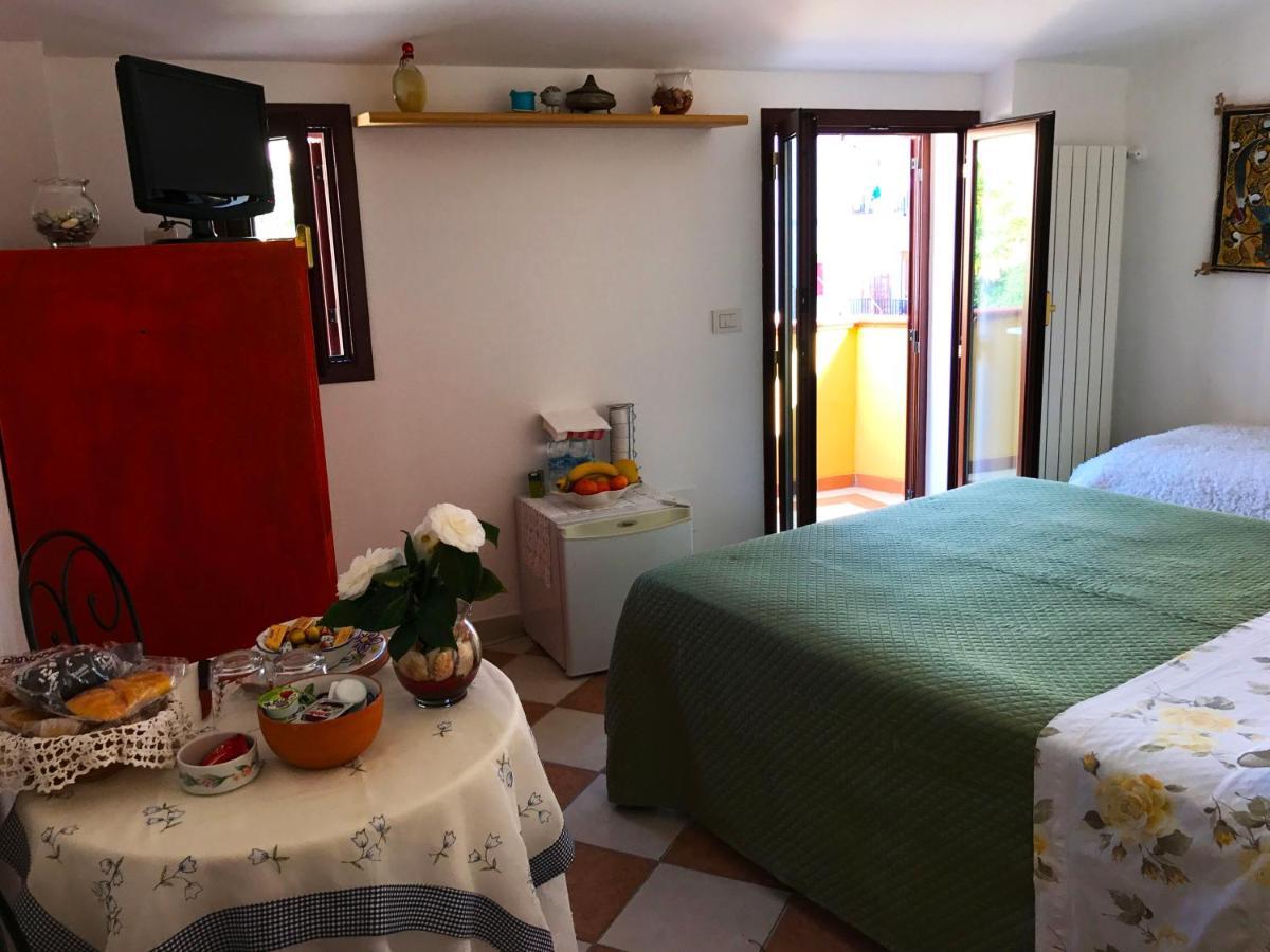 Il Giardino Sul Mare B&B 리바 리구레 외부 사진