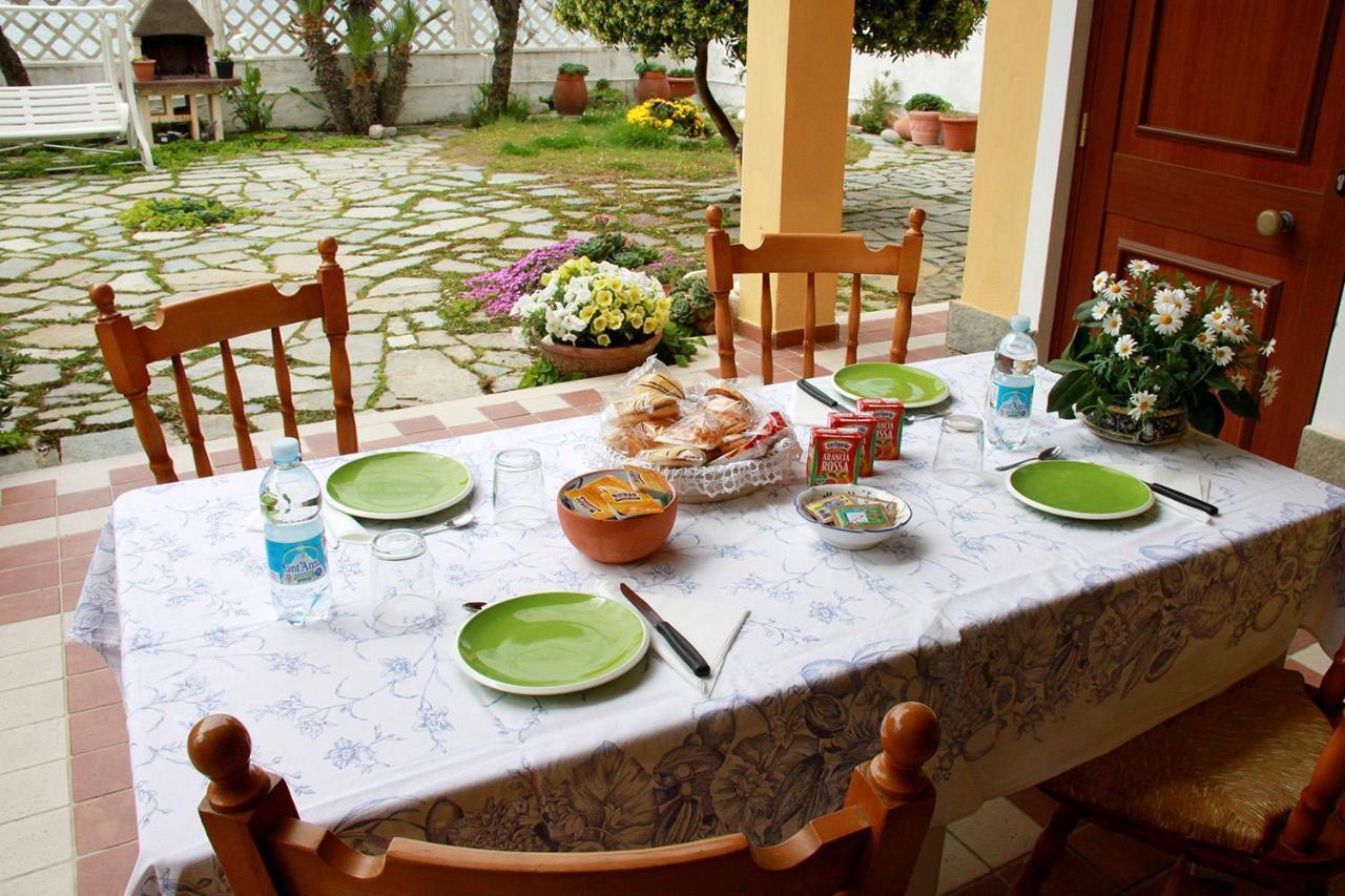 Il Giardino Sul Mare B&B 리바 리구레 외부 사진
