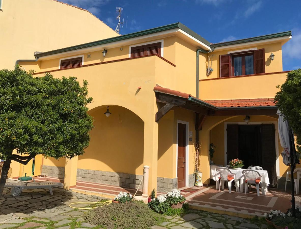 Il Giardino Sul Mare B&B 리바 리구레 외부 사진